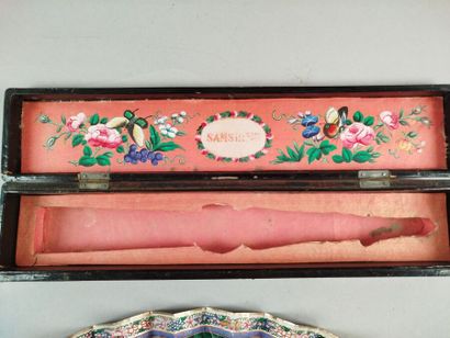Nombreuse assemblée, Chine, XIXe siècle.
Éventail...