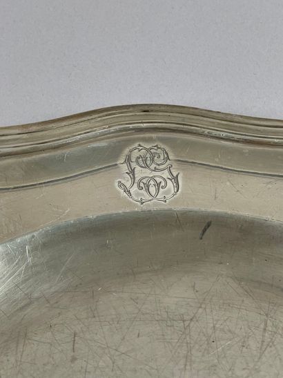 Deux plats circulaires polylobés en argent...