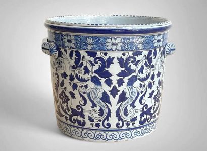 NEVERS, Manufacture Montagnon.
Grand cache-pot...