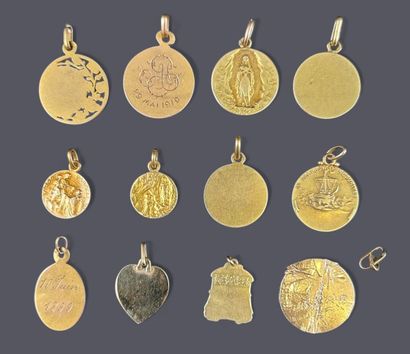 Meeting of eleven medals in 18k (750 thousandths)...
