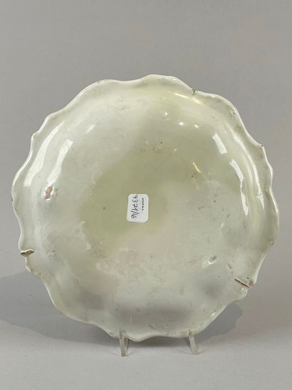 ITALIE.
Assiette en faïence en trompe-l'œil...