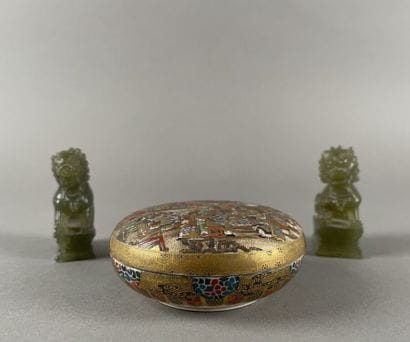CHINE.
Boîte circulaire couverte en porcelaine...