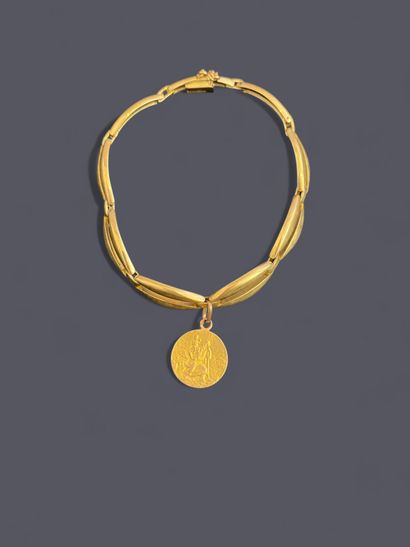 18k (750 thousandths) yellow gold openwork...