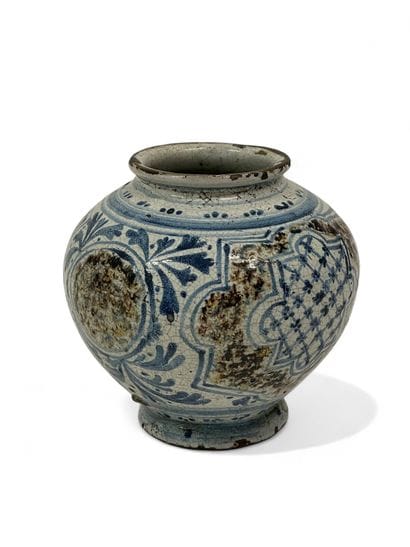 ITALIE, Sicile, Caltagirone 
Vase boule décoré...