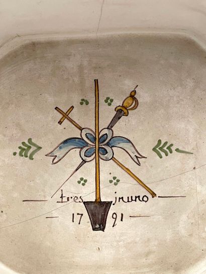 NEVERS.
Jardinière octogonale révolutionnaire...