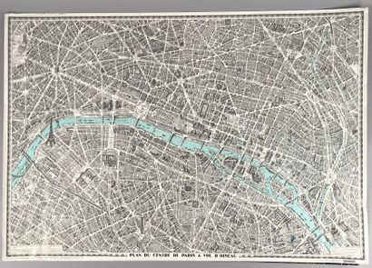 Lot d'affiches comprenant : 
- Warhol, Berlin...