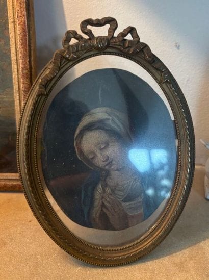 École du XVIIIe siècle dans le goût de SASSOFERRATO.
Vierge...
