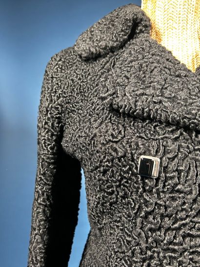 FAUCONNEAU Fourrures
Manteau 3/4 en astrakan...