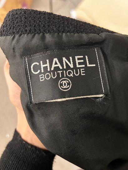 CHANEL Boutique
Highlighted black tweed suit...