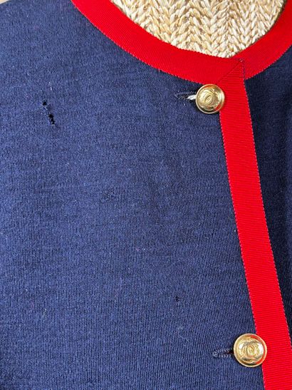 CHANEL Boutique 
Veste en jersey marine gansé...