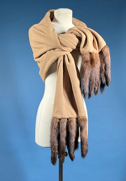 ANONYMOUS 
Camel cashmere scarf with mink-tail...