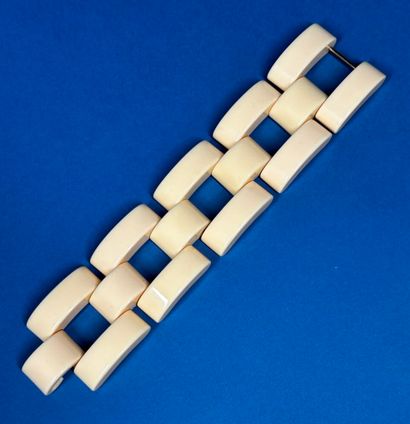 AGATHA Vintage 
Wide-link bracelet in ivory-colored...