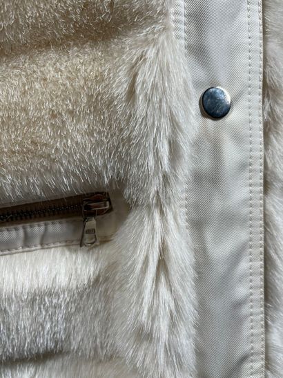 COURRÈGES Paris
Manteau en gabardine de coton...