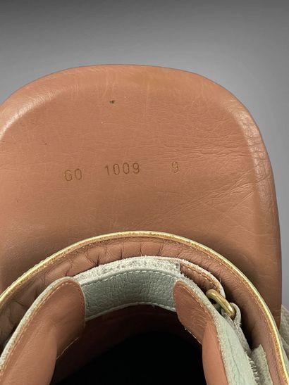Louis VUITTON, collaboration Kanye WEST
Paire...