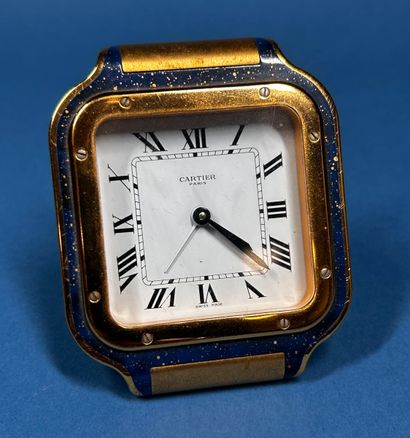 CARTIER 
Réveil à poser en métal doré et...