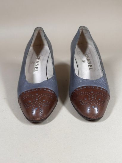 CHANEL 
Réunion de deux paires d'escarpins,...