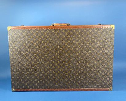 LOUIS VUITTON, avenue Marceau n°907386.
Bisten...
