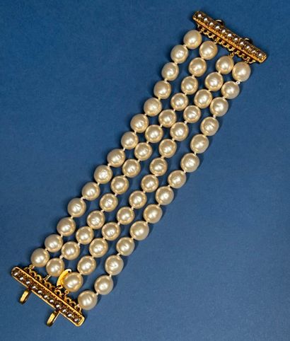 CHANEL, 1983 
Bracelet with four rows of...