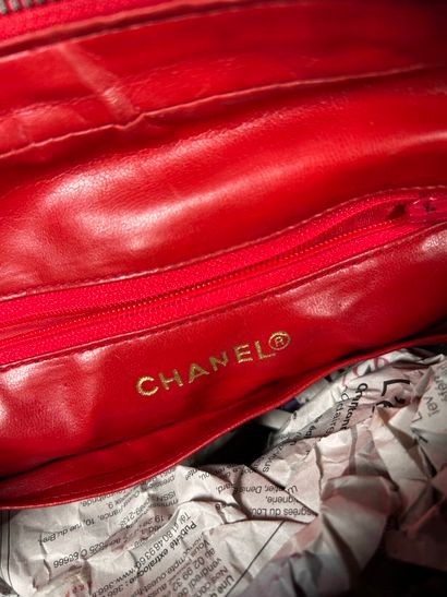 CHANEL 
Red chevron quilted leather bag,...