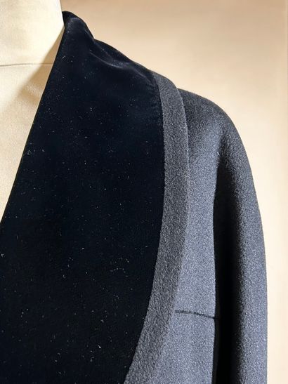 CHANEL Boutique
Long black cashmere frock...