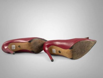EMILIO PUCCI
Paire d'escarpins en cuir rouge...