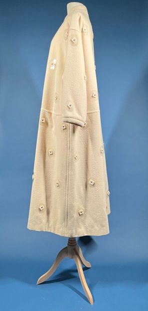 COURRÈGES Paris 
Long manteau en lainage...