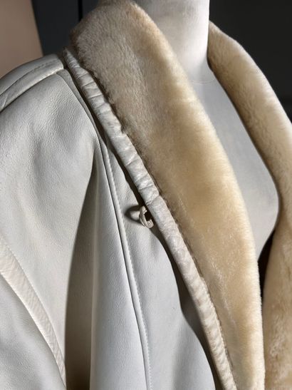 COURRÈGES Paris 
Deux manteaux en peau lainée...
