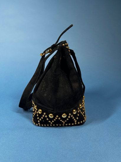YVES SAINT LAURENT 
Petit sac sceau en daim...