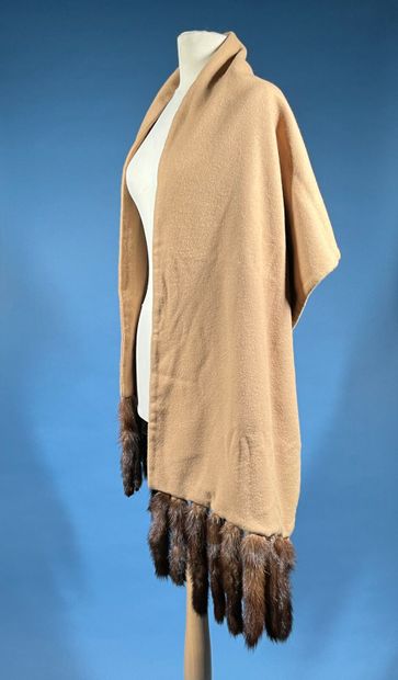 ANONYMOUS 
Camel cashmere scarf with mink-tail...