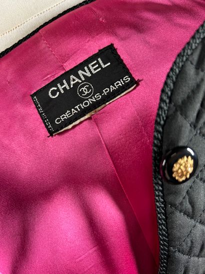 CHANEL Création 
Veste matelassée noire,...
