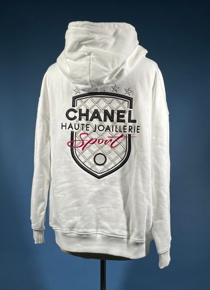 CHANEL 
White cotton hoodie, embroidered...