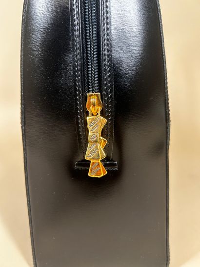 NINA RICCI
Sac porté main semi-rigide en...