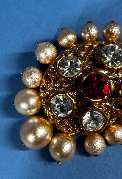 CHRISTIAN LACROIX, Noël 1988
Broche figurant...