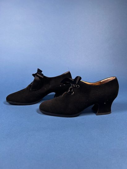 YVES SAINT LAURENT 
Paire de richelieu en...