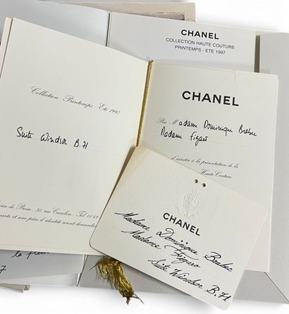 [CHANEL]
Lot de 7 dossiers de presses et...