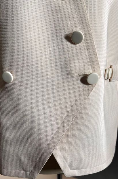 COURRÈGES Paris 
Veste en lainage ivoire...