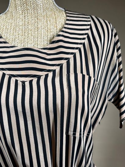 RENATA, Diffusion Michel Comte 
Robe mi-longue...