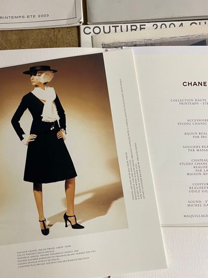[CHANEL]
Lot de 7 dossiers de presses et...