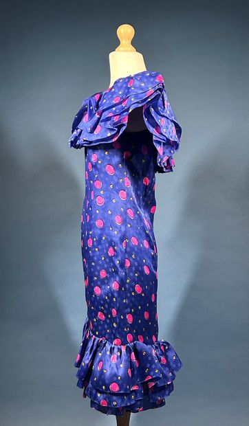GIVENCHY nouvelle boutique 
Robe bleue à...