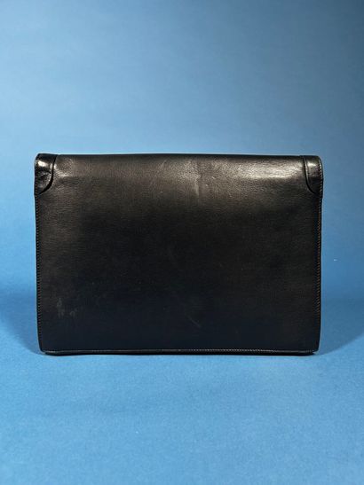 CHANEL Prototype 
Sac pochette en cuir marine...