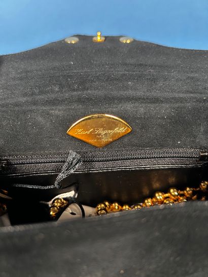 KARL LAGERFELD 
Sac du soir de forme trapèze...