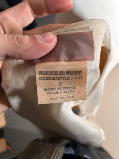COURRÈGES Paris 
Tailleur en gabardine de...