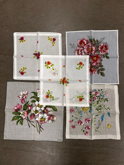 HERMÈS Paris
Carré en twill de soie imprimé,...