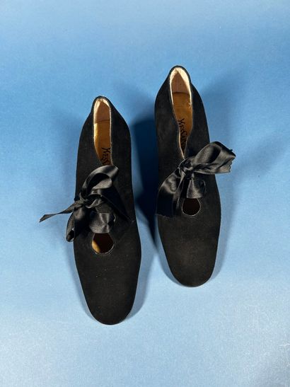 YVES SAINT LAURENT 
Paire de richelieu en...