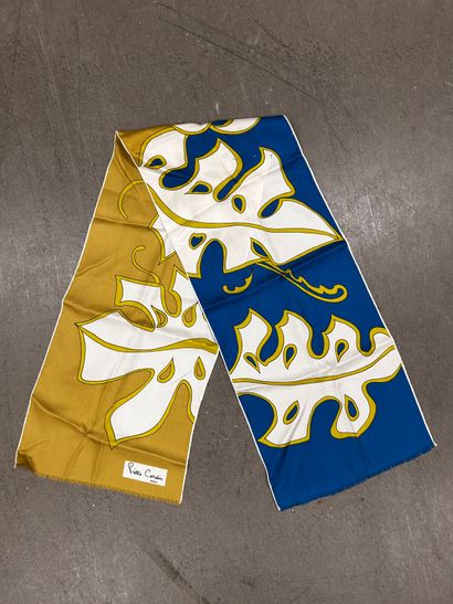 HERMÈS Paris
Carré en twill de soie imprimé,...