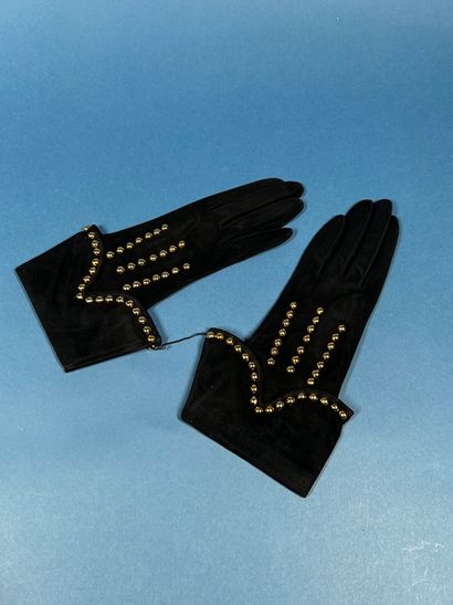 GIVENCHY 
Paire de gants en chevreau velours...