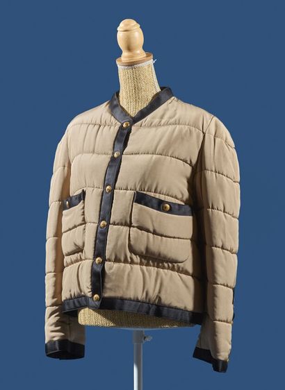 CHANEL Boutique
Veste doudoune matelassée...