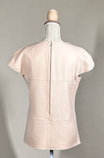 COURRÈGES Paris 
Réunion de deux tops tuniques...