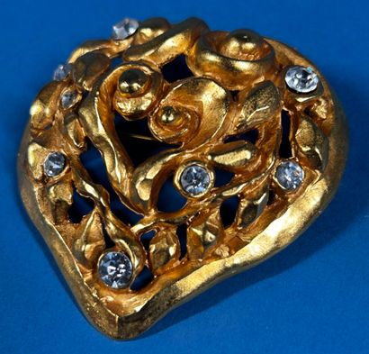 CHRISTIAN LACROIX, Noël 1991 
Broche cœur...