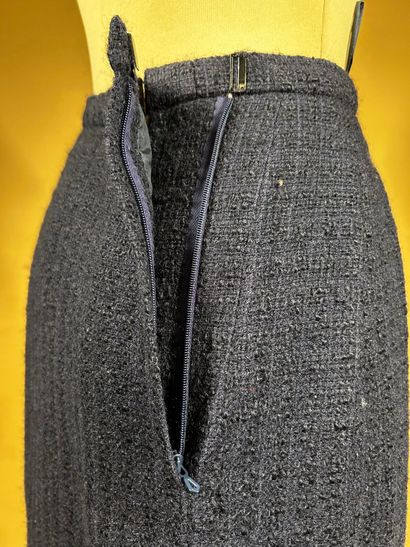 CHANEL Création 
Tailleur en tweed marine...